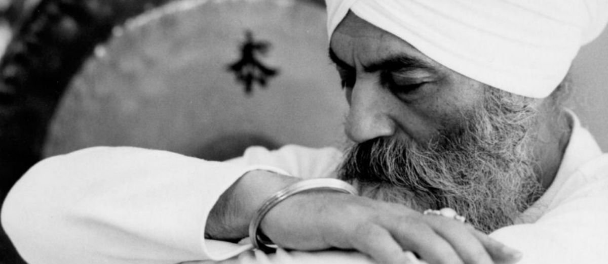 yogi-bhajan-1200x555